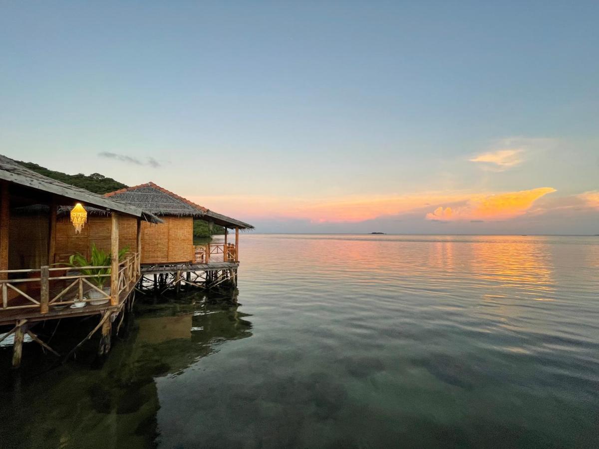 Floating Paradise Karimunjawa-Inseln Exterior foto